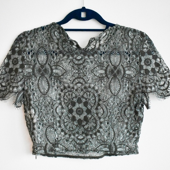 2/$20 Zara green eyelet lace crop top - Picture 3 of 3